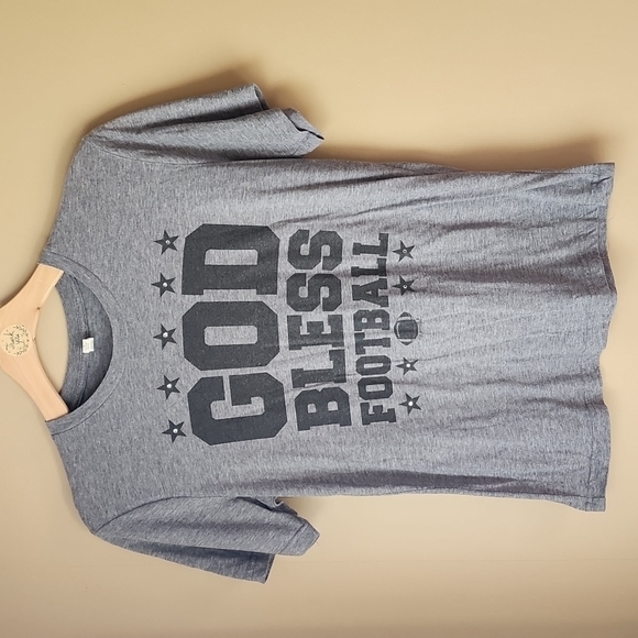 ✨️3/$20 ✨️Pink armadillo t-shirt 🏈 - Picture 2 of 3